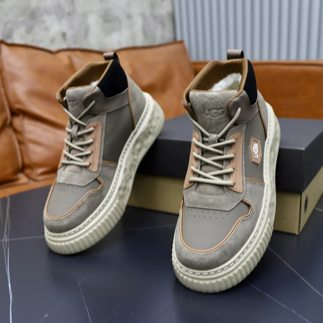 Ex-factory price: 620💰Thick wool imported from Australia Brand: UGG genuine purchase Size: 39-44 Grade: Official website 1:1 Material: First layer of genuine leather waterproof and antifreeze upper Real wool lining Original non-slip soft wear-resistant outsole Style category: Men's casual shoes Trendy style Comfortable on the feet Color: Official website color synchronization